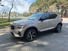 2026 Volvo XC40 B4 Core FWD SUV