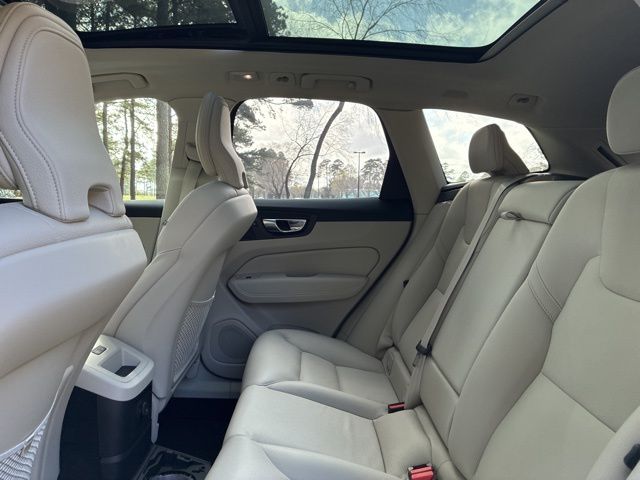 2025 Volvo XC60 Plus - Photo 22
