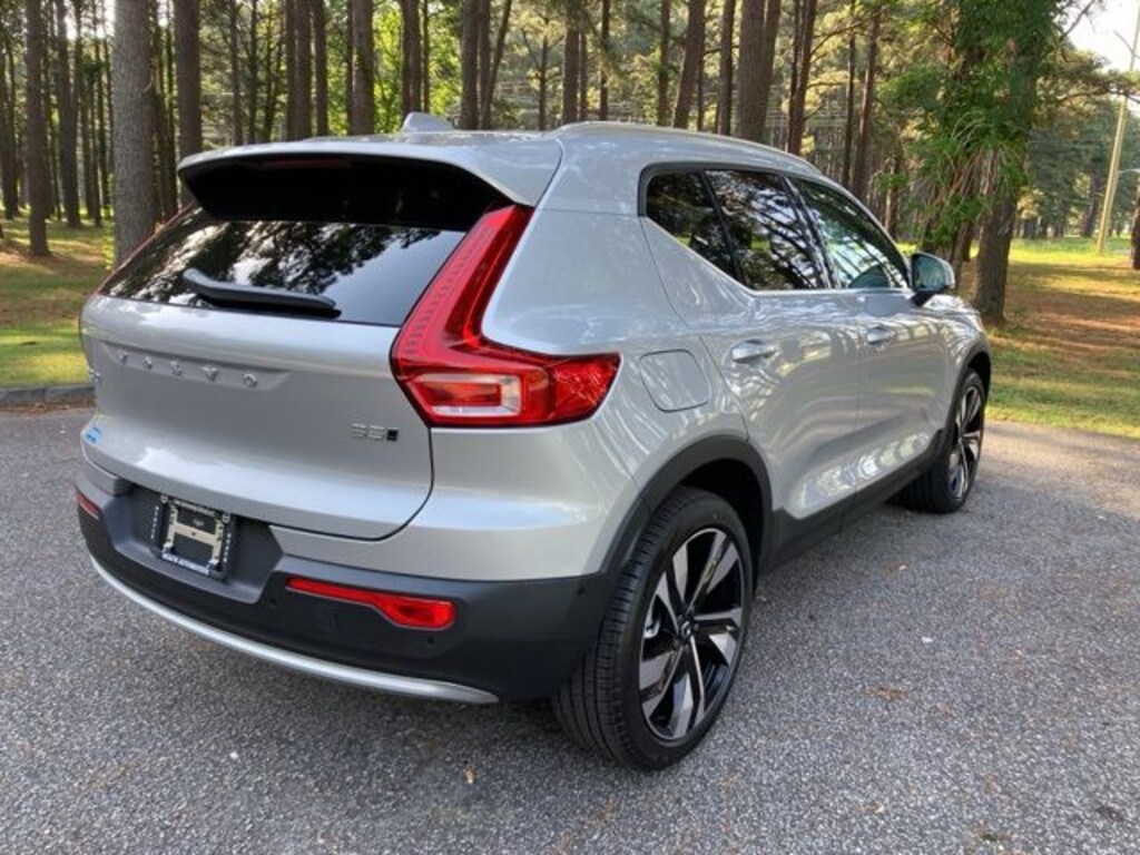 New 2025 Volvo XC40 B5 Ultra Bright Theme SUV