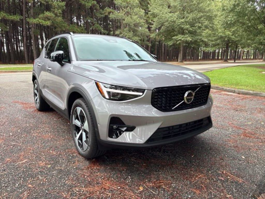 New 2026 Volvo XC40 B5 Plus SUV