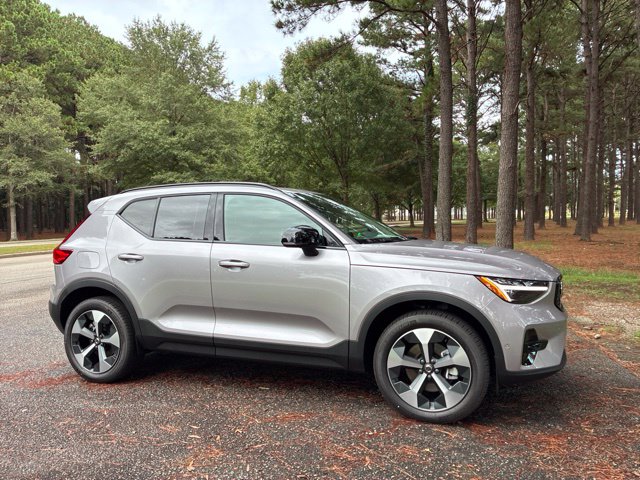 New 2026 Volvo XC40 B5 Plus SUV