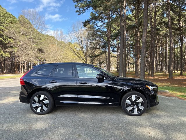 New 2025 Volvo XC60 plug-in hybrid T8 Plus SUV