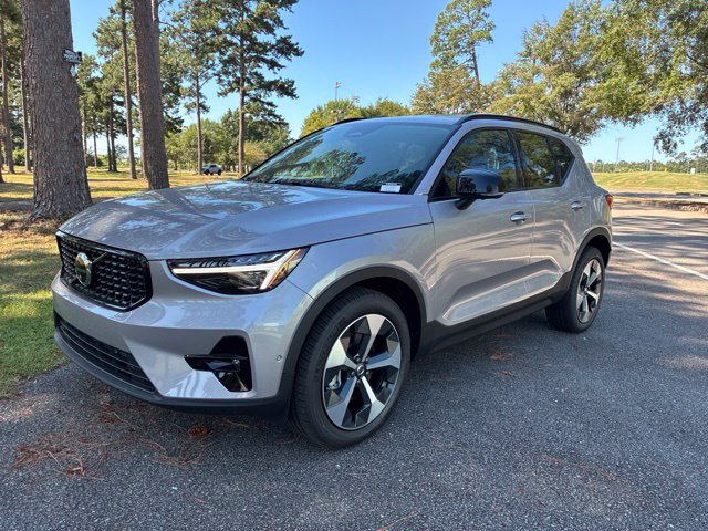 New 2026 Volvo XC40 B5 Plus SUV