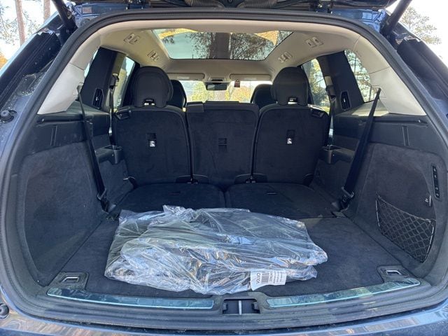 2025 Volvo EX90 Ultra - Photo 18