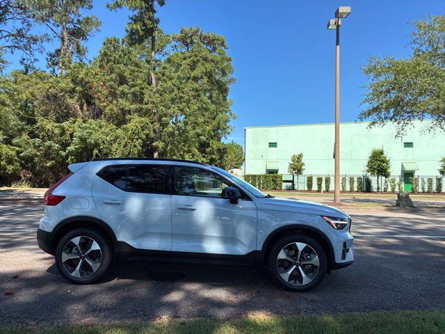 New 2026 Volvo XC40 B5 Plus SUV