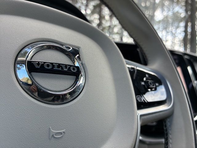 2025 Volvo XC60 Plus - Photo 28