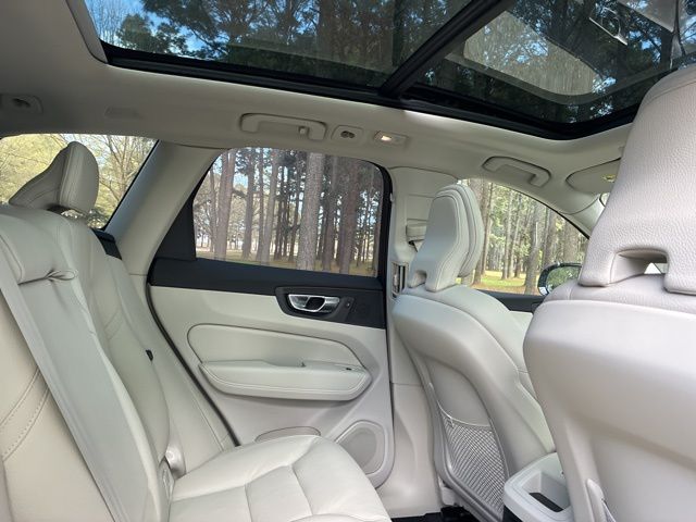 2025 Volvo XC60 Plus - Photo 24