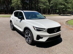 2025 Volvo XC40 B5 Plus Dark Theme SUV