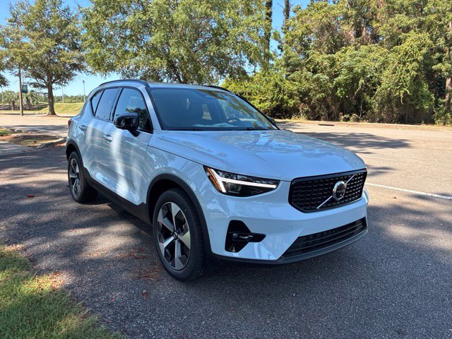 New 2026 Volvo XC40 B5 Plus SUV