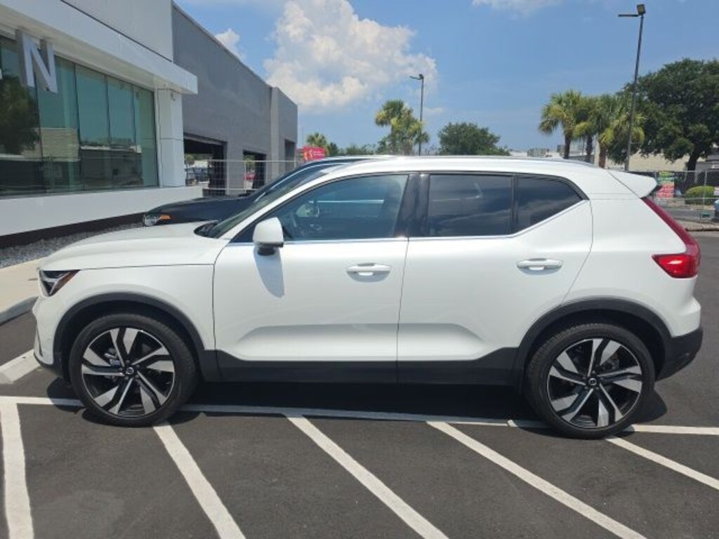 Used 2023 Volvo XC40 B5 AWD Plus Bright SUV