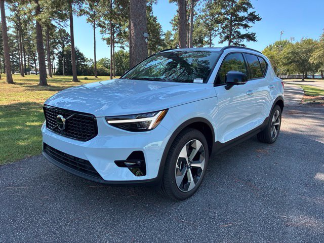 2026 Volvo XC40 B5 Plus AWD SUV