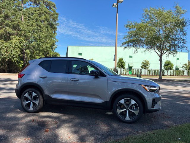 New 2026 Volvo XC40 B5 Plus SUV