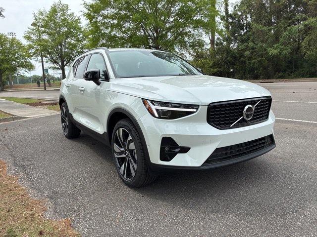 New 2026 Volvo XC40 B5 Ultra SUV