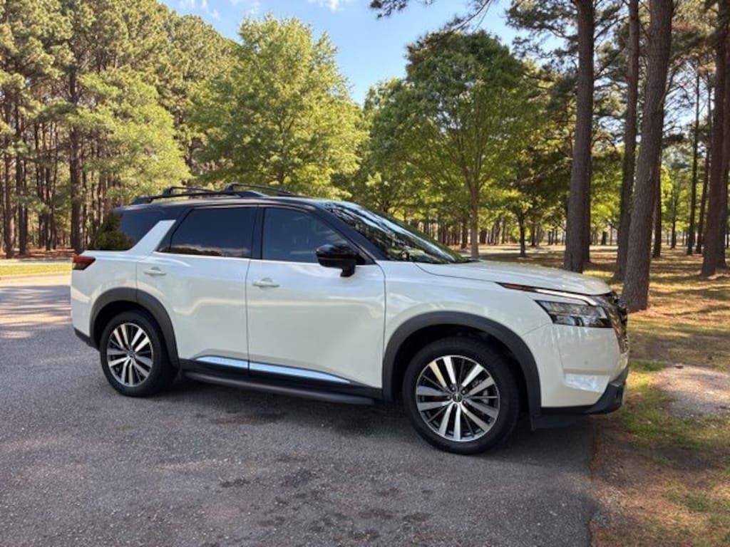Used 2022 Nissan Pathfinder Platinum SUV