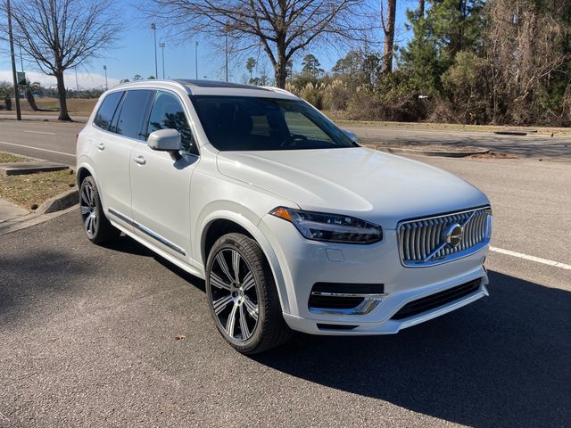 2025 Volvo XC90 Core's photo