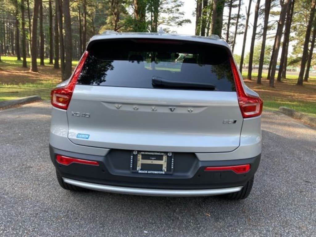 New 2025 Volvo XC40 B5 Ultra Bright Theme SUV