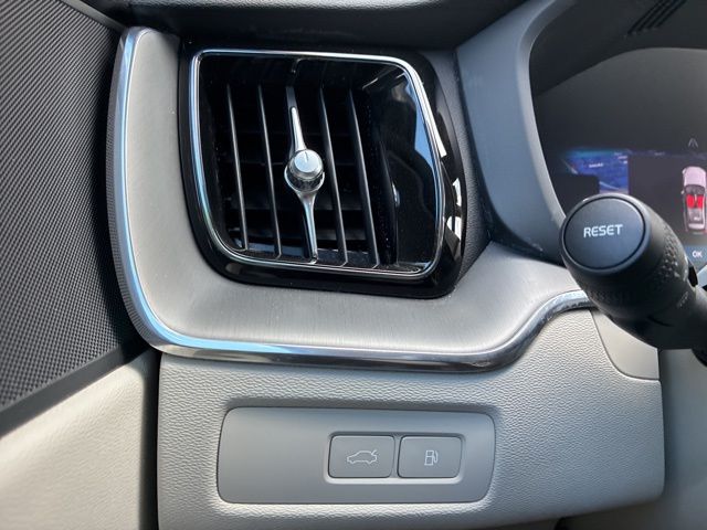 2025 Volvo XC60 Plus - Photo 26