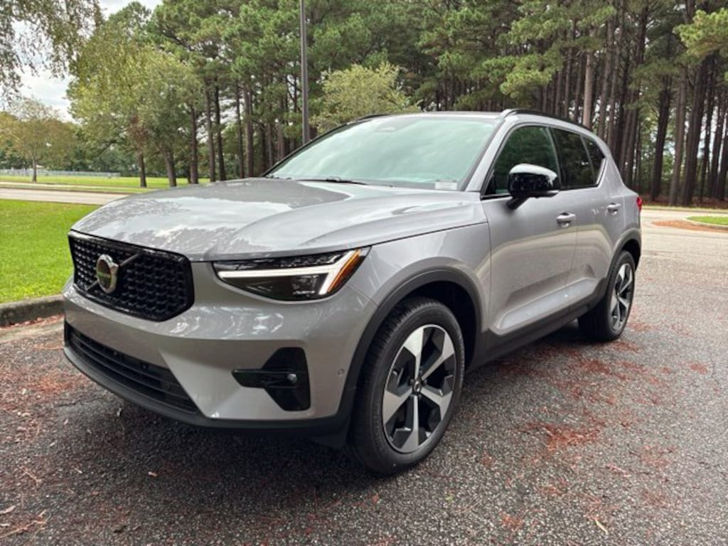 New 2026 Volvo XC40 B5 Plus SUV
