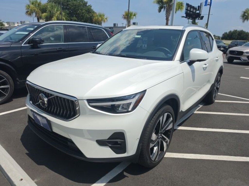 Used 2023 Volvo XC40 B5 AWD Plus Bright SUV
