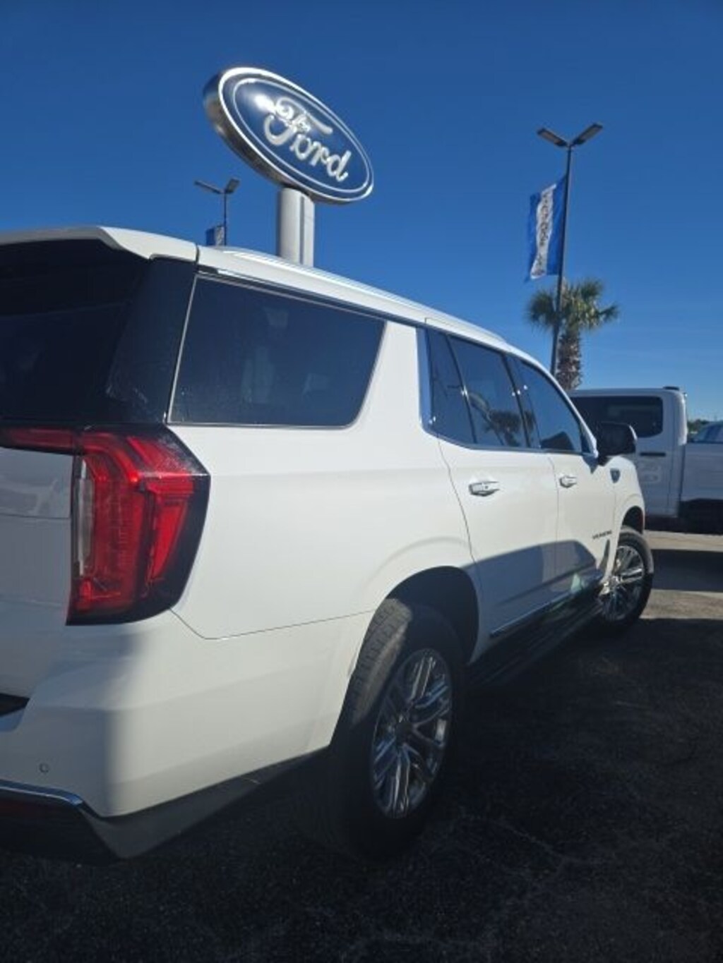 Used 2023 GMC Yukon SLT SUV