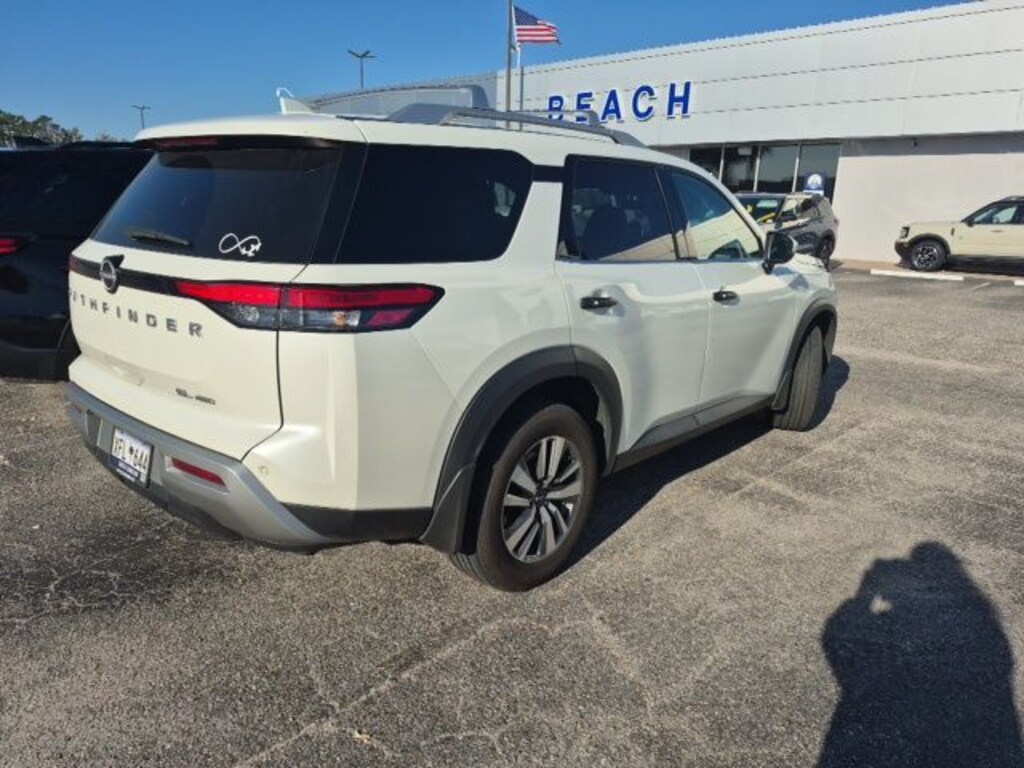 Used 2023 Nissan Pathfinder SL SUV
