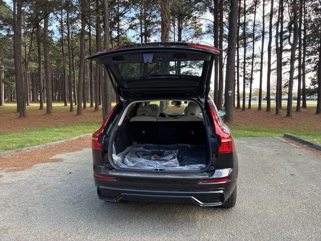 2025 Volvo XC60 Plus - Photo 18
