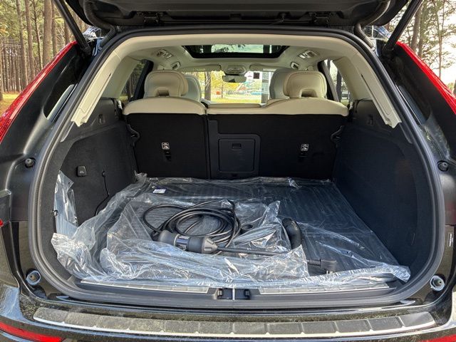2025 Volvo XC60 Plus - Photo 17