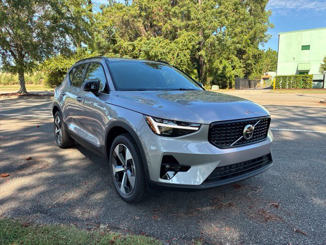 New 2026 Volvo XC40 B5 Plus SUV