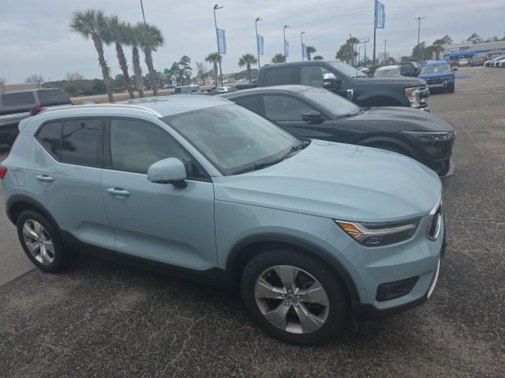 Used 2019 Volvo XC40 T5 Momentum SUV