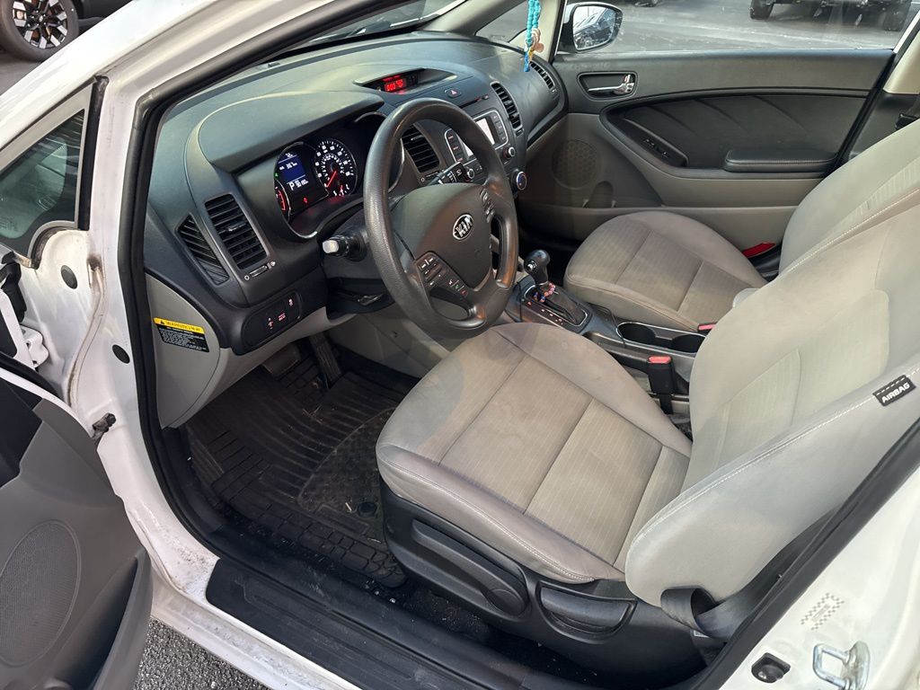 2016 Kia Forte LX photo 2