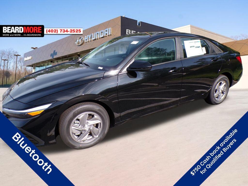 New 2025 Hyundai Elantra SE Sedan