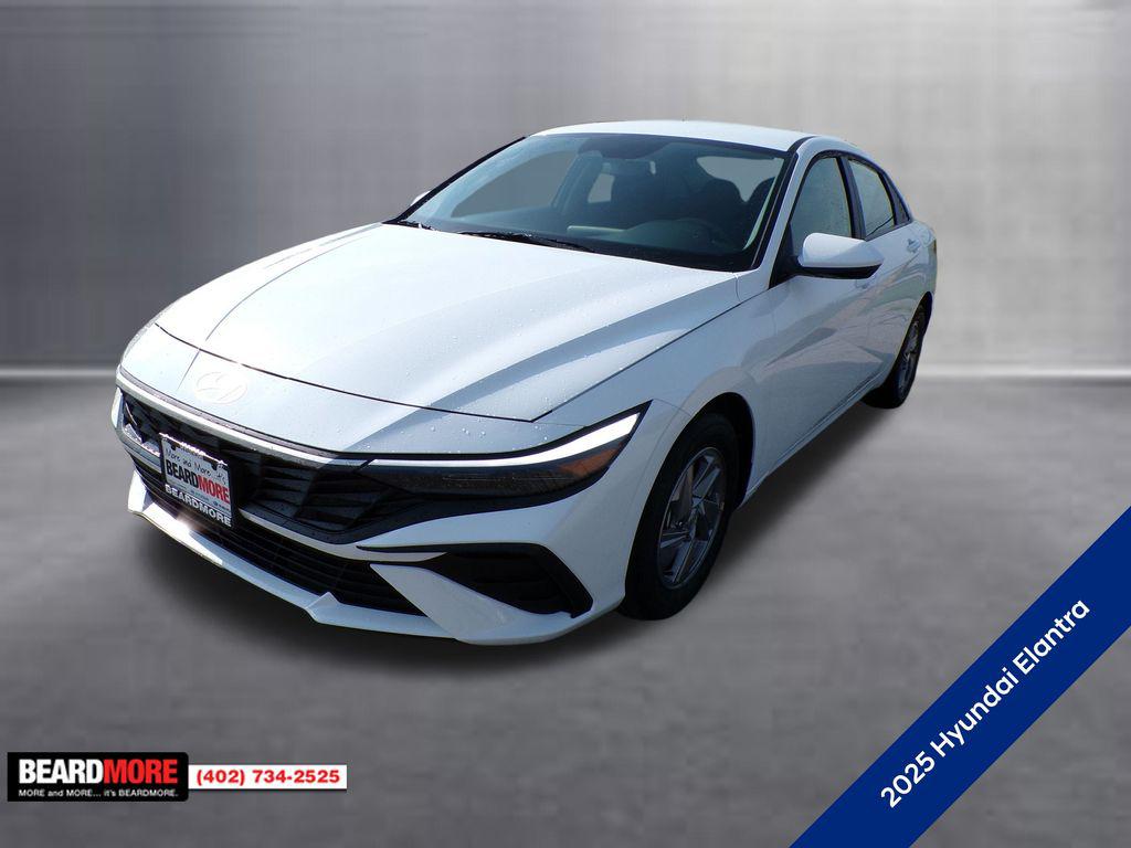 2025 Hyundai Elantra SE's photo