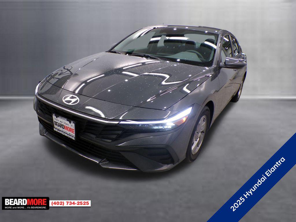 2025 Hyundai Elantra SE's photo
