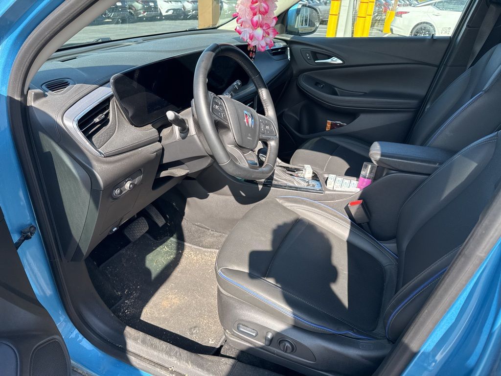 2025 Buick Encore GX Sport Touring photo 2