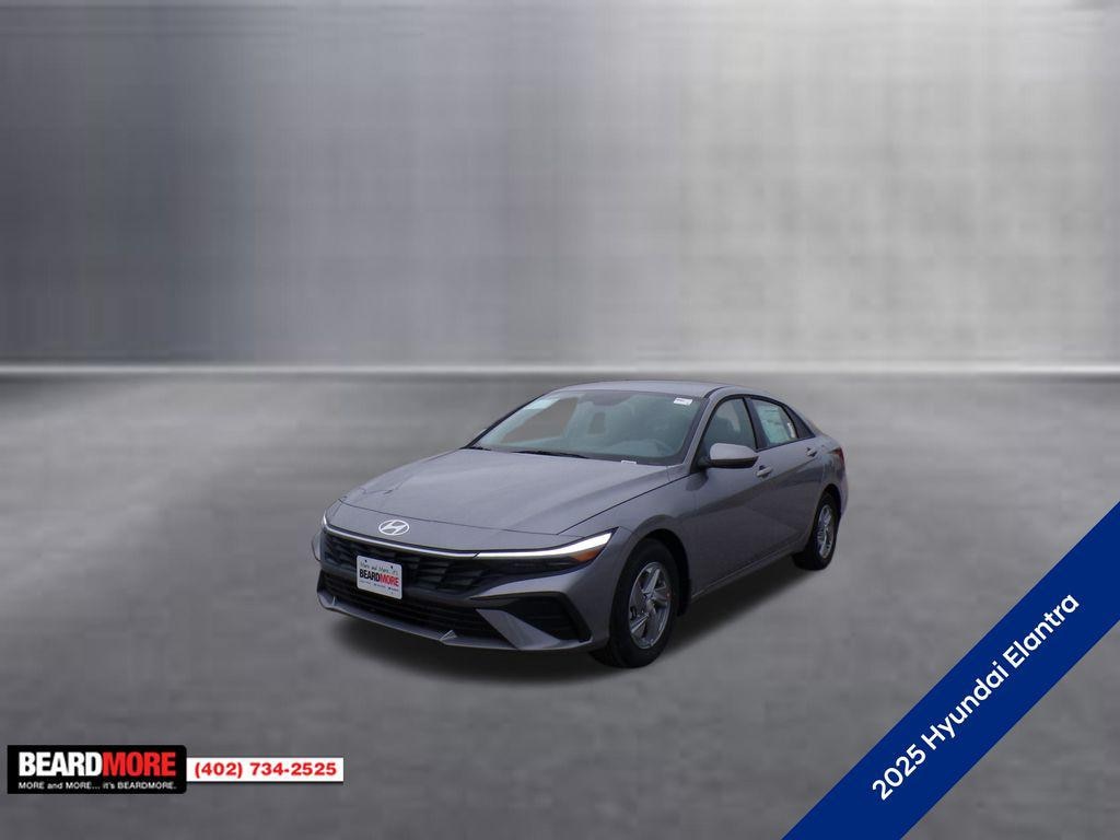 New 2025 Hyundai Elantra SE Sedan