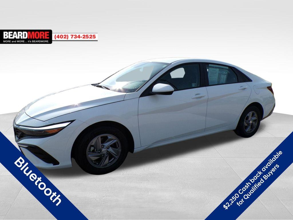 New 2025 Hyundai Elantra SE Sedan