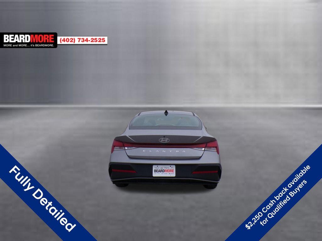 New 2025 Hyundai Elantra SE Sedan