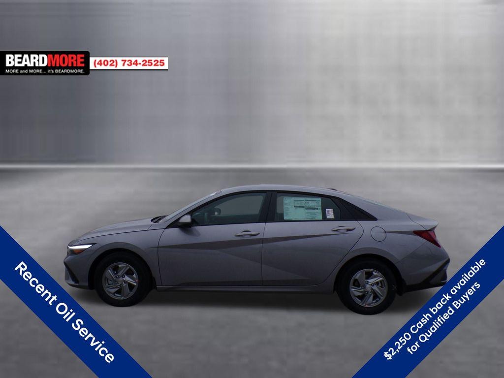 New 2025 Hyundai Elantra SE Sedan