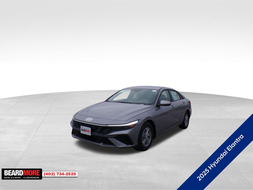2025 Hyundai Elantra SE's photo
