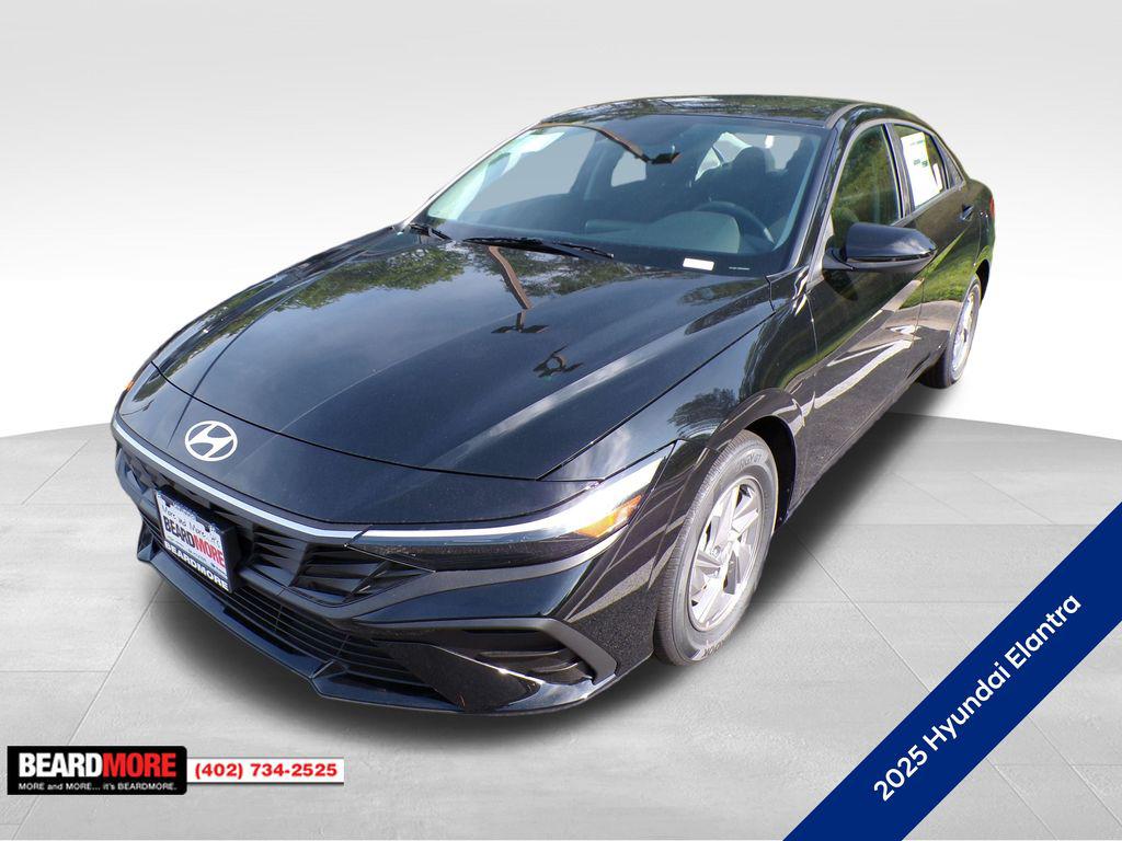 2025 Hyundai Elantra SE's photo