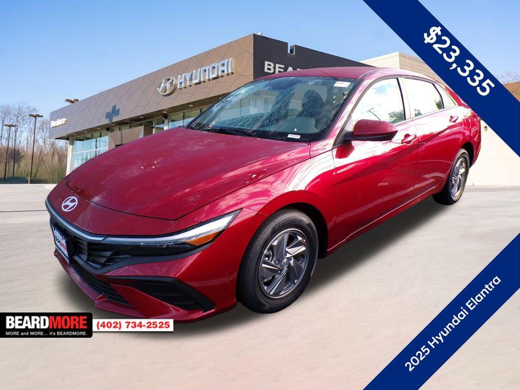New 2025 Hyundai Elantra SE Sedan