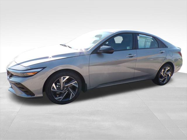 2025 Hyundai Elantra SEL Sport photo 2