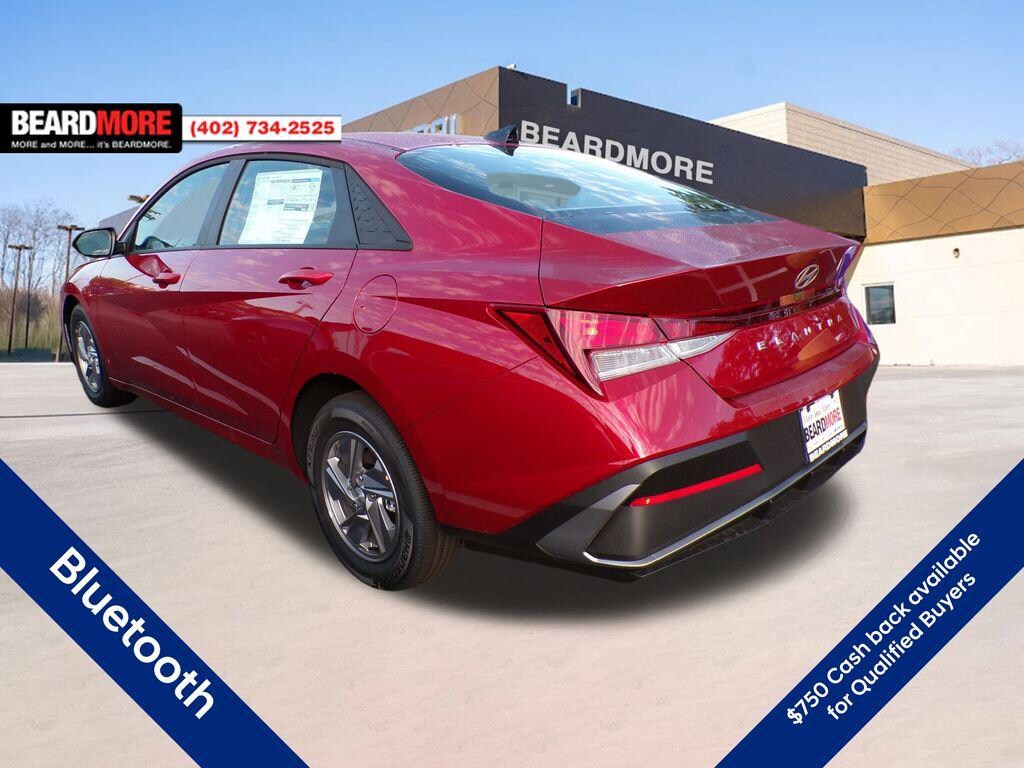 New 2025 Hyundai Elantra SE Sedan