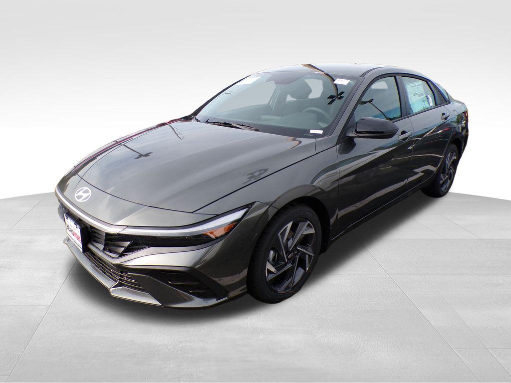 2025 Hyundai Elantra SEL Sport photo 2