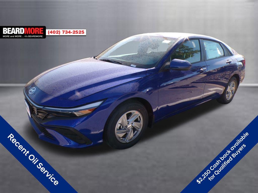 New 2025 Hyundai Elantra SE Sedan