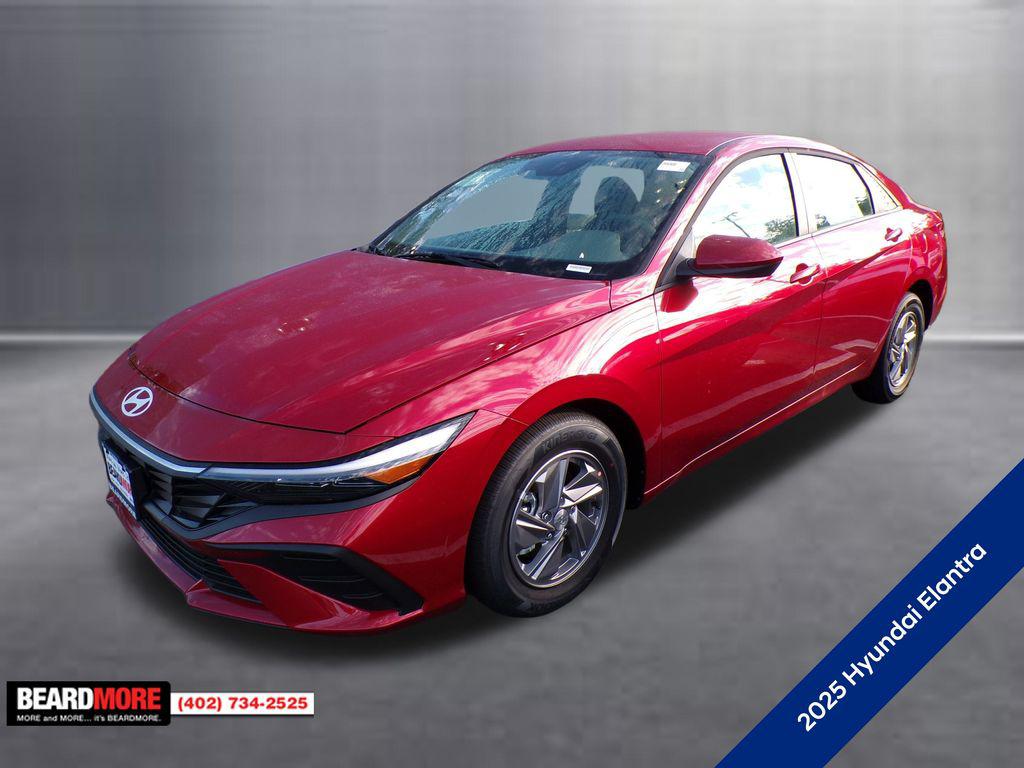 2025 Hyundai Elantra SE's photo