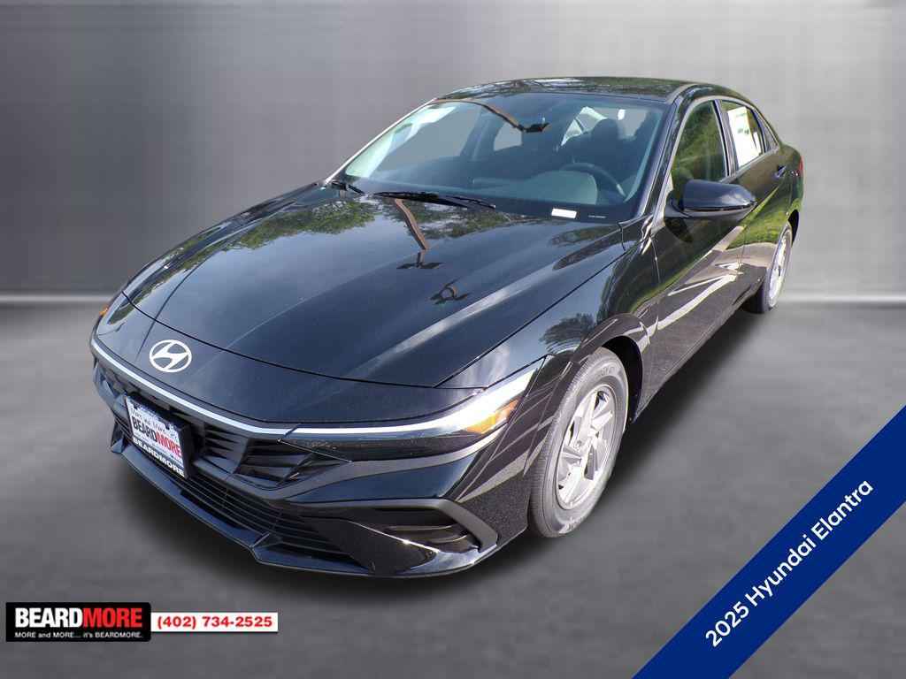 2025 Hyundai Elantra SE's photo