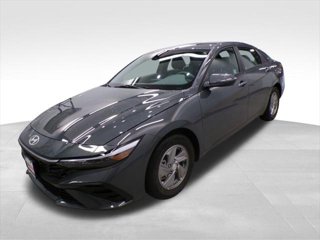 2025 Hyundai Elantra SE photo 2