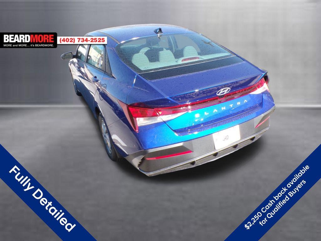 New 2025 Hyundai Elantra SE Sedan