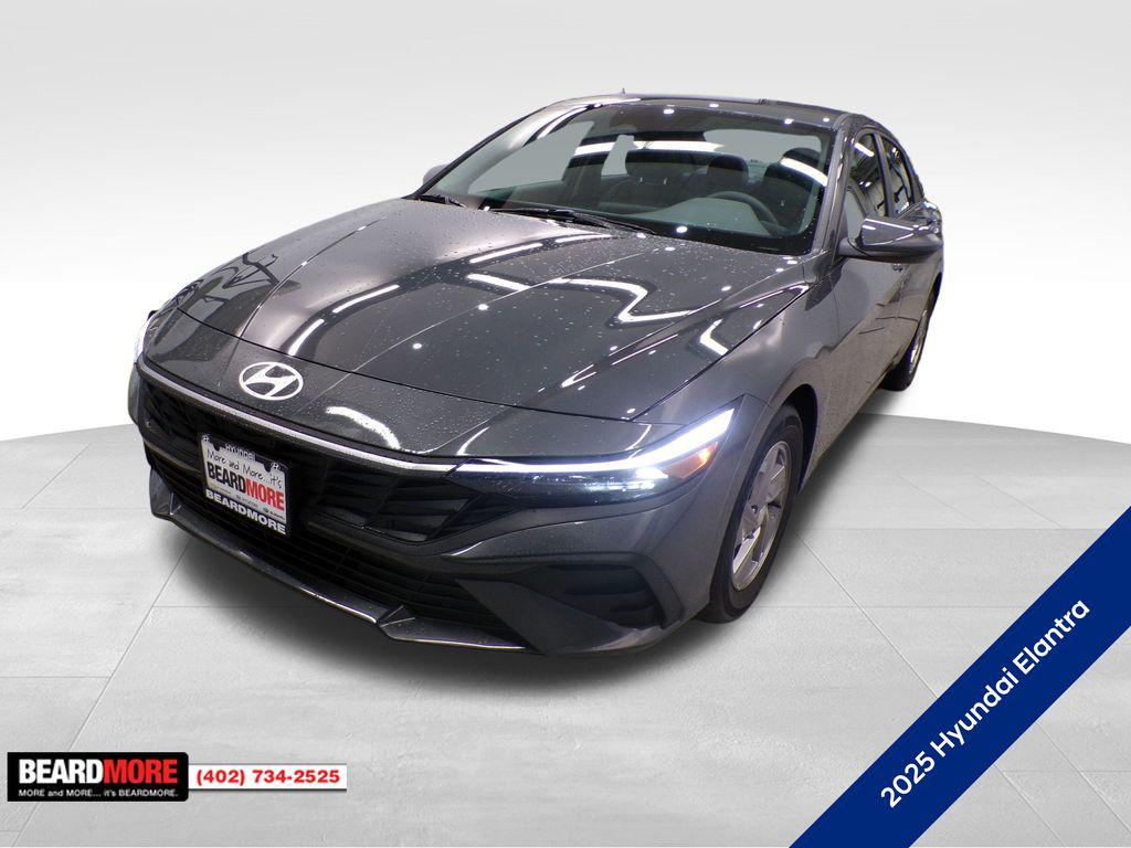 2025 Hyundai Elantra SE's photo